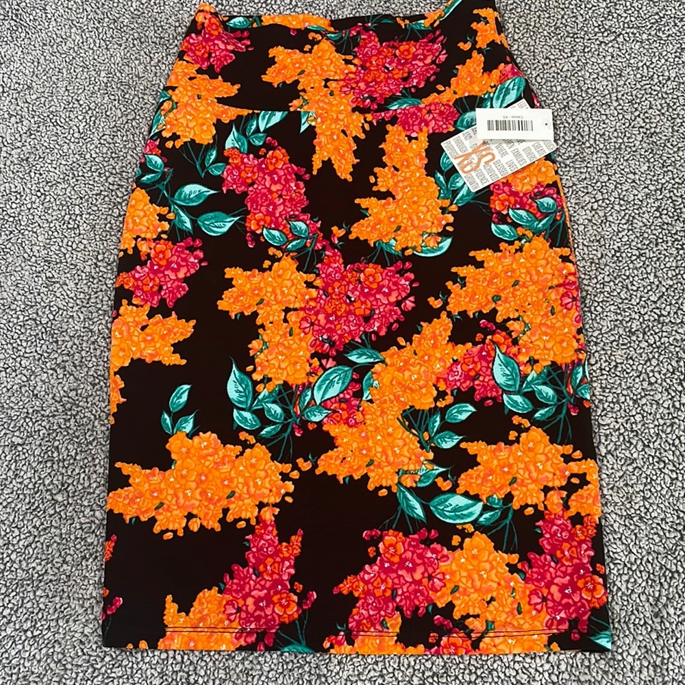 Lularoe Xs flower midi NEW
